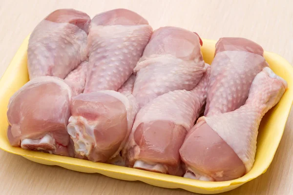 Tray with halal chicken legs — Stock Photo, Image