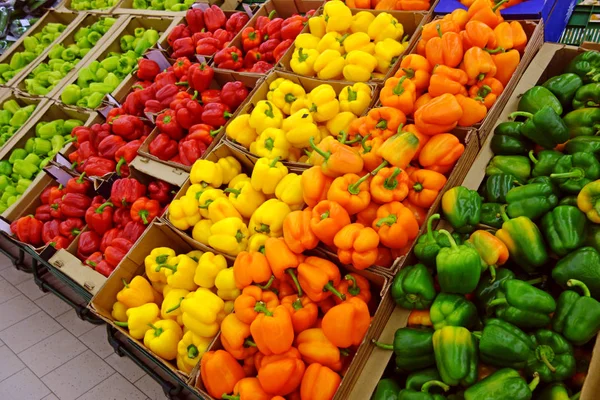 Cardboard boxes with bell peppers — Stock Photo, Image