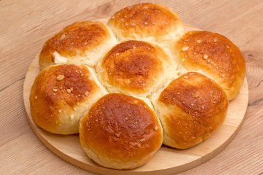 Seven small buns_