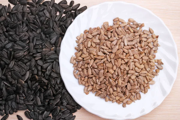 Sunflower seeds and grains — Stock Photo, Image