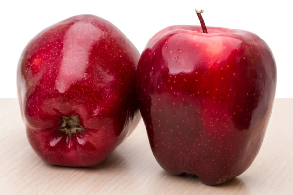 Dos manzanas rojas —  Fotos de Stock