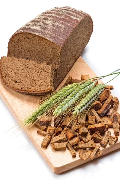 Ржаной хлеб и уши — стоковое фото