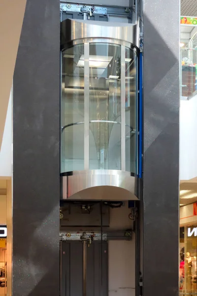 Lift, egy üveg kabin — Stock Fotó