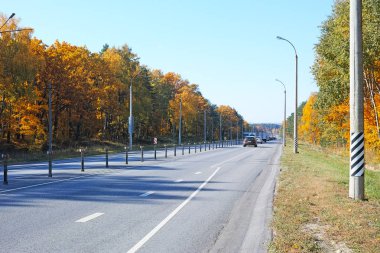 Yolu - şehrin girişinde