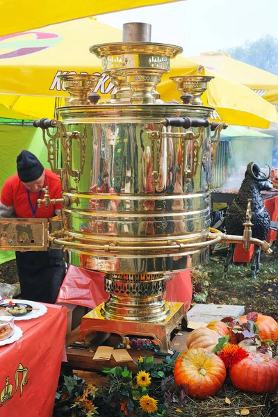 Gran samovar ruso — Foto de Stock