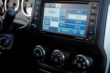 Arabada Fm alıcı tablosu