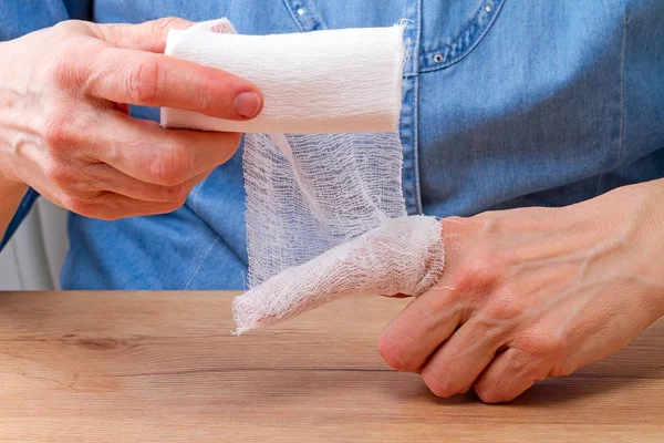 Bandaging of the injured finger — Stock Photo, Image
