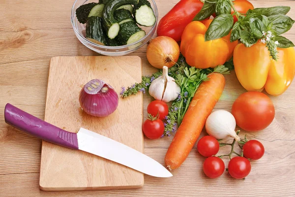 Pendenze fresche per insalata di verdure — Foto Stock