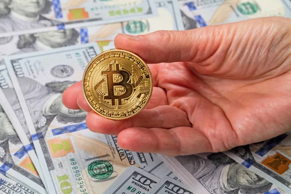 Bitcoin in der Hand — Stockfoto