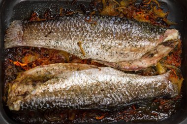 Kızarmış ekmek ile kase