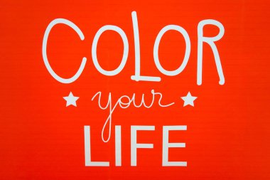 Kırmızı renk hayatını