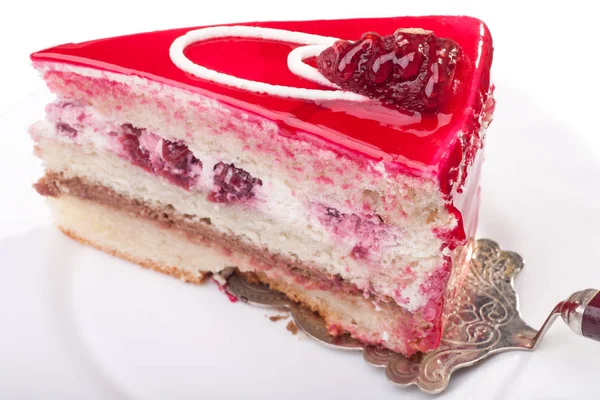 Pedaço de bolo com geleia vermelha — Fotografia de Stock