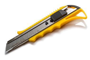 Beyaz arka planda izole edilmiş inşaat bıçağı