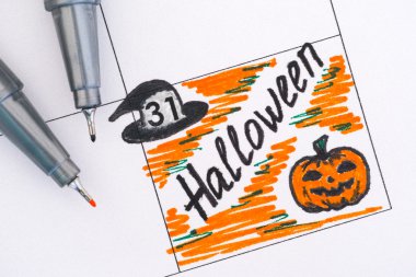 Uyarı mektubu Halloween kalemler ile takvim