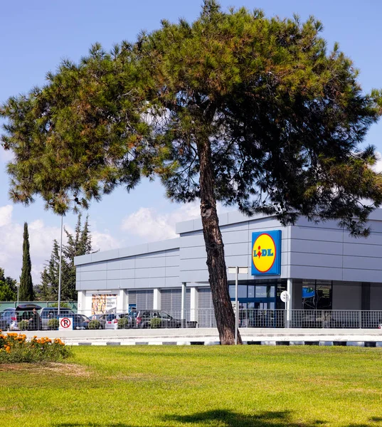 Famous discount grocery store Lidl in Paphos, Cyprus — Stock Photo, Image