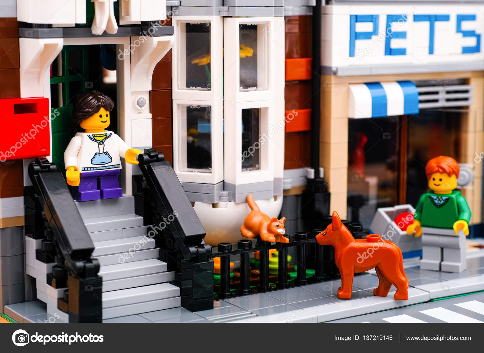 Lego Ulica Z Sklep Dom I Zwierzęta Zdjęcie Stockowe Editorial