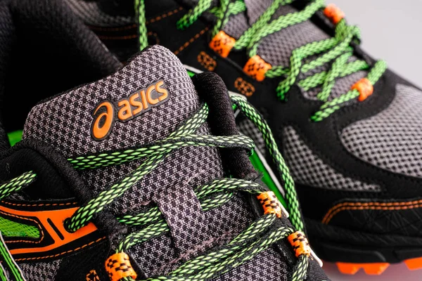 Close-up de snickers Asics — Fotografia de Stock