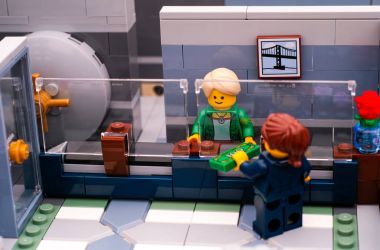 Lego işkadını tuğla bankada mevduat olun