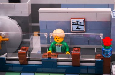 Lego banka Yöneticisi güvenlik cam ile onun çalışma yeri
