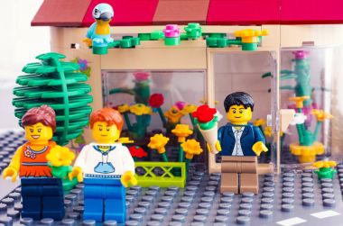 Lego Salonu, çiçekler ve buketleri ile Çift