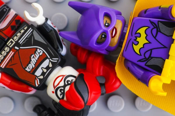 Two Lego Batman Movie minifigures - Batgirl and Harley Quinn - o — Stock Photo, Image