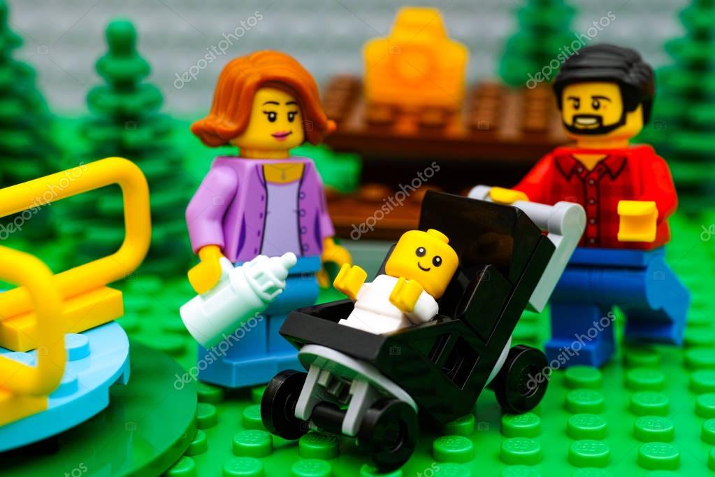 Illustrazione stock Famiglia Lego su un picnic nel parco con parco