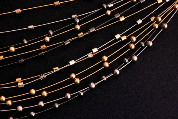 Siyah arka plan üzerine Mücevherat Close-Up