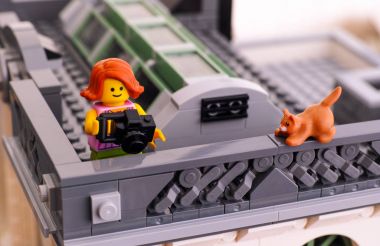 Kamera çekimi resmi çatı için Lego kızla