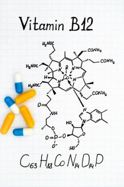 B12 vitamini ve hapları kimyasal formülü