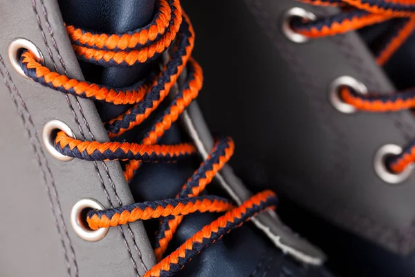 Крупный план шнурков на обуви — стоковое фото