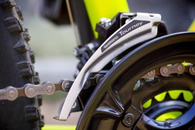Shimano turnuva üzerinde bisiklet chainwhe Ön Deitirici Close-Up