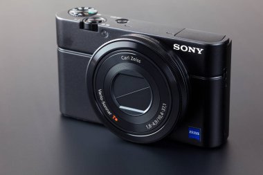 Sony Cyber-shot Dsc-Rx100 dijital fotoğraf makinesi ile Carl Zeiss lens