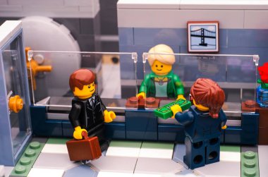 Lego tuğla banka müşterileri ve banka müdürü