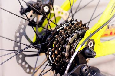 Shimano vites kaset arka bisiklet tekerleği üzerinde