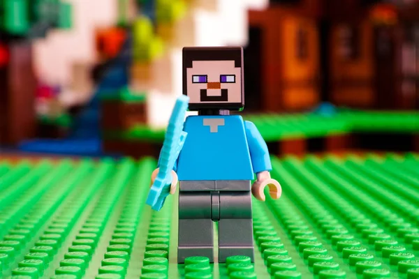 Lego Minecraft. Steve ile elmas kılıç.