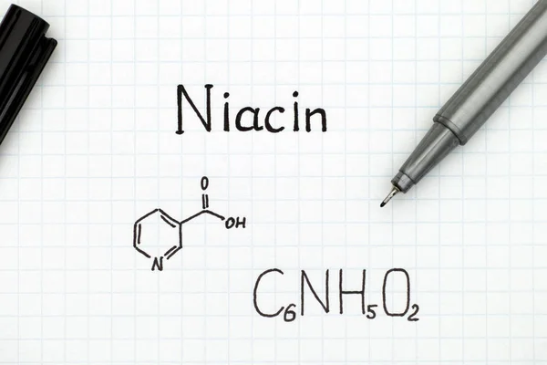 Kemisk formel av Niacin med svart penna — Stockfoto