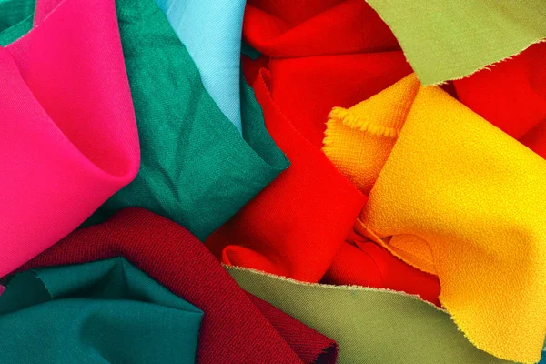 Kusy barevných textilií — Stock fotografie