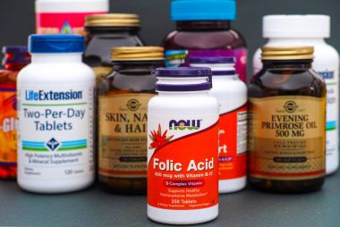 Folik asit şimdi ve vitaminler ile..... .birkaç şişe şişe ve