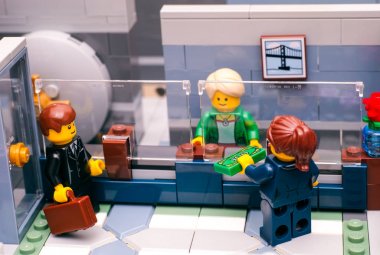 Lego tuğla banka müşteri ve banka müdürü.