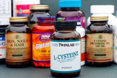 L-sistein Twinlab tarafından şişesiyle. Vitaminler ile..... .birkaç şişe bir