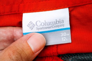 Person hand with Columbia Sportswear Company clothes label. Stock Editorial Photo Rosinka79 169208696