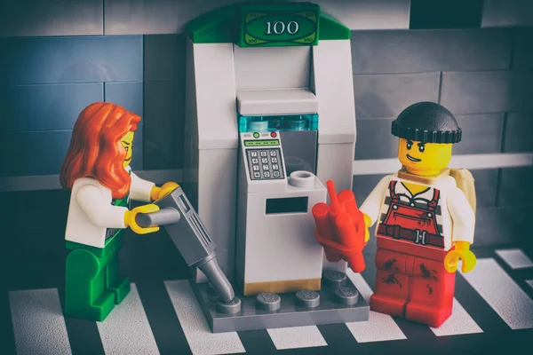 LEGO zloději vloupání Atm. — Stock fotografie