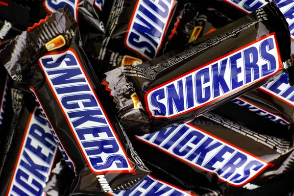 Snickers minis candy bars. — Stock Photo, Image