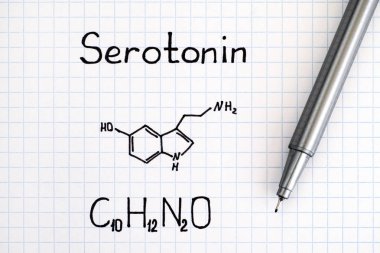 Serotonin kimyasal formülü ile kalem.