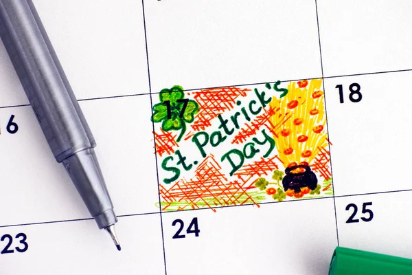 Reminder St. Patricks Day in calendar with green pen. — Stock Photo, Image