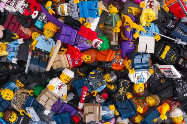 Lego minifigurát halom. — Stock Fotó