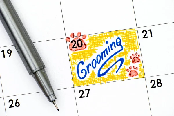 Reminder Grooming in calendar with pen.