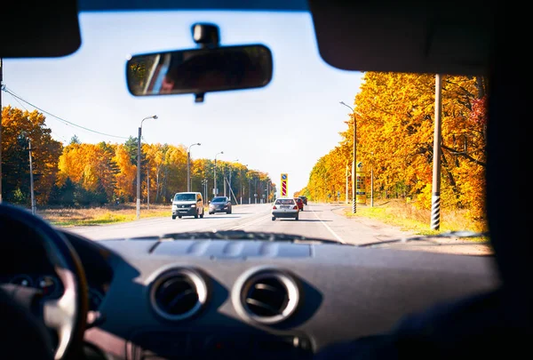 View of the route through the front glass of the car. — Stock Photo, Image