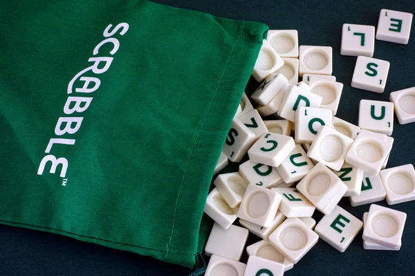Scrabble letter Cardigan met brief tegels. — Stockfoto