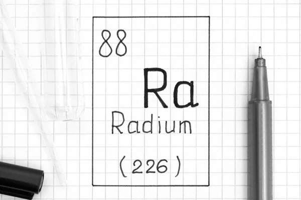 元素周期表。 手写化学元素Rad — 图库照片